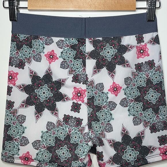 Onzie Flow Bike Shorts Color: Boho Love Print Woman's size Small/medium #285 - Picture 8 of 15